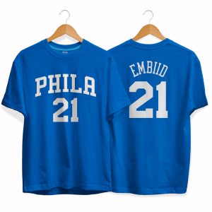 T-shirt Philadelphia 76ers 21 Joel Embiid par Slamdunk Bleu/Noir/Rouge 152417
