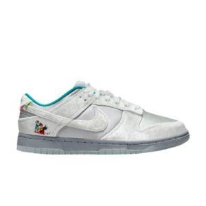 Baskets Wmns Nike Dunk Low Ice Gris Brouillard/Photon Dust/Stealth DO2326 001