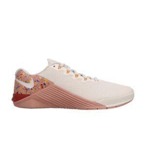 Baskets Wmns Nike Metcon 5 AMP Rose Quartz Noir CD4950 060