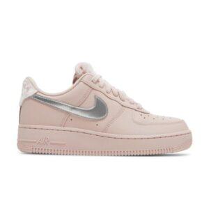 Baskets Wmns Nike Air Force 1 '07 Fausse Fourrure Sherpa Noir DO6724 601