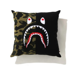 BAPE 1st Camo Shark Coussin Carré Noir Noir 433956