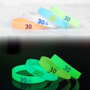Jinduo Curry Logo Glow 4 Ensemble de bracelets 435726