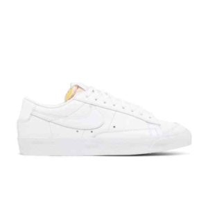 Baskets Wmns Nike Blazer Low '77 Triple Blanc DC4769 101