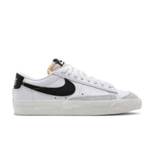 Baskets Wmns Nike Blazer Low '77 Blanc Noir DC4769 102