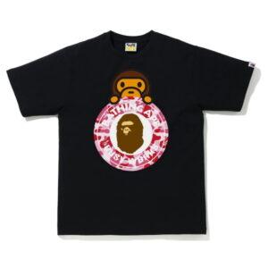 BAPE ABC Camo Milo sur Busy Works Tee Noir/Rose Noir/Rose 489097