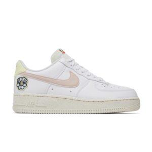 Baskets Wmns Nike Air Force 1 '07 SE Flower Power DJ6377 100