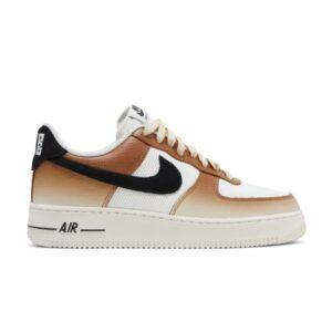 Baskets Wmns Nike Air Force 1 '07 Ale Marron DO6682 200