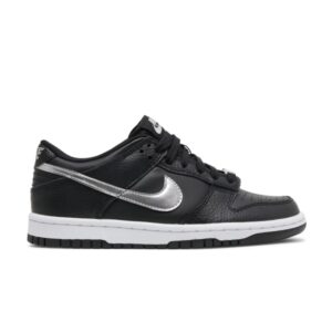 NBA x Nike Dunk Low EMB GS 75th Anniversary – Spurs Noir/Gris fer/Blanc/Chrome DC9560 001