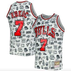 Maillot de basket 1997-98 Chicago Bulls # 7 Toni Kukoc Mitchell & Ness Doodle maillot blanc 581433