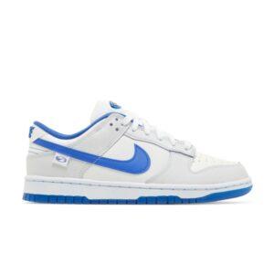 Baskets Wmns Nike Dunk Low Worldwide Pack Blanc Game Royal Blanc/Blanc/Game Royal/Voile FB1841 110
