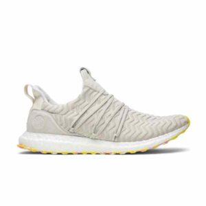 Baskets A Kind Of Guise x adidas UltraBoost AKOG Noir BB7370
