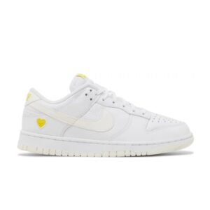 Baskets Wmns Nike Dunk Low Valentine's Day – Coeur Jaune Blanc/Voile/Jaune Opti FD0803 100