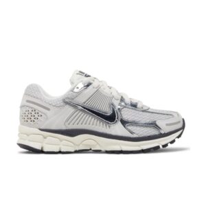 Baskets Wmns Nike Air Zoom Vomero 5 Photon Dust Métallisé Argent FD0884 025