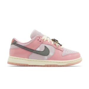 Baskets Wmns Nike Dunk Low LX Barbie Rose Mousse/Pale Vanille/Noir/Lotus Rose FN8927 621