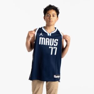 Maillot de basket-ball 2023-24 Dallas Mavericks Luka Dončić #77 Youth Swingman Statement Edition Maillot Marine Bleu 696673