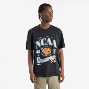 Mitchell & Ness Université de Caroline du Nord Tar Heels Vintage 82 Champions NCAA T-Shirt Noir 713235
