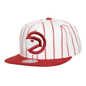 Mitchell & Ness Retro Pinstripe Snapback HWC Atlanta Hawks Hat Blanc avec rayures rouges 729031