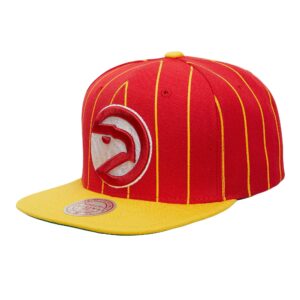Mitchell & Ness Team Pin Snapback HWC Atlanta Hawks Chapeau Jaune/Rouge 729044