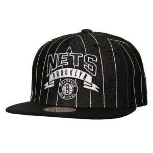 Mitchell & Ness Dem Stripes Snapback Brooklyn Nets Chapeau Blanc avec rayures noires 737216
