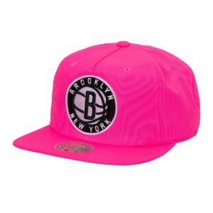 Casquette Snapback Brooklyn Nets Mitchell & Ness Neon Nylon Rose 737509