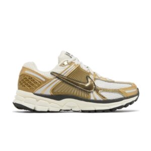 Baskets Wmns Nike Air Zoom Vomero 5 Métallique Or Noir HF7723 001