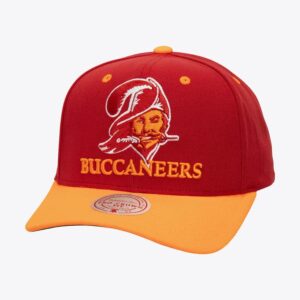 Mitchell & Ness Rouge Tampa Bay Buccaneers All In 2.0 Pro Crown Snapback Chapeau Rouge 772092