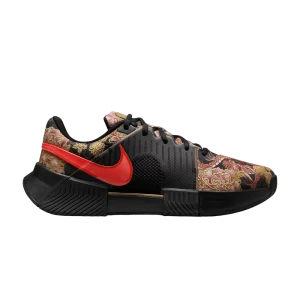 Nike Naomi Osaka x Wmns Zoom GP Challenge 1 'J'aime Paris Collection' Baskets Noir/Cramoisi brillant/Or métallique/Bleu course FN4772 001