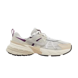 Nike Wmns V2K Run Premium 'Light Bone Viotech' Baskets Os clair/Sand Drift/Viotech/Argent métallique HF4305 072
