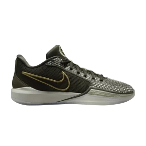 Nike Wmns Sabrina 1 'Dedication' Baskets Cargo kaki/Or métallique/Olive aura HF5518 302