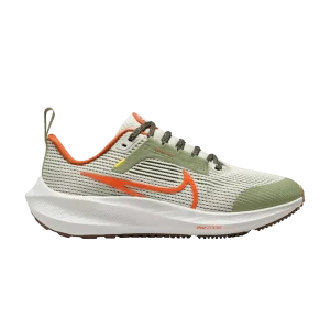 Nike Air Zoom Pegasus 40 GS 'Oil Green Campfire Orange' Vert pétrole/Blanc sommet/Verre de mer/Orange os FV3645 381