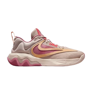 Nike Giannis Immortality 3 EP 'Fossil Stone Desert Berry' Pierre fossile/Baie du désert/Gyava Ice/Sky Gold DZ7534 200