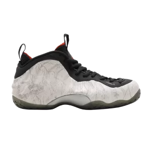 Nike Tekken 8 x Air Foamposite One Premium 'Jin Kazama' Photon Dust/Gris métallisé foncé/Noir cassé/Rouge dragon/Anthracite HF6367 001