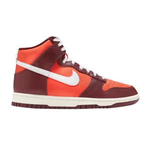 Nike Wmns Dunk High 'Be True To Her School' Bordeaux foncé/Orange équipe/Voile/Blanc/Blanc FJ2263 600