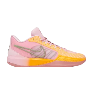Nike Wmns Sabrina 1 'West Coast Roots' Baskets Moyen Bébé Rose/Vert Pétrole/Orange Total/Orange Laser/Rouge Stardust FQ3381 600