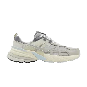 Nike Wmns V2K Run 'Light Bone Iron Ore' Baskets Os clair/Minerai de fer clair/Gris fumée/Platine métallisé FZ3596 072