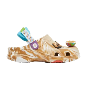Crocs Cinnamon Toast Crunch x Classic All-Terrain Clog Baskets pour enfants Thé/Blanc cannelle 207925 2E9