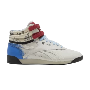 Reebok DC Comics x Wmns Freestyle High 'Harley Quinn' Baskets Morning Fog/Rouge/Bleu HQ4572