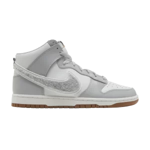 Nike Dunk High 'Chenille Swoosh - Gris fumée clair' Gris fumée clair/Gris fumée clair/Blanc sommet/Photon Dust DR8805 003