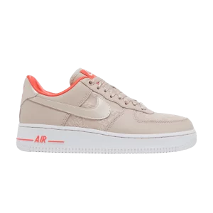 Nike Wmns Air Force 1 '07 'Fossil Stone Laser Crimson' Fossil Stone/Laser Crimson/Blanc/Fossil Stone DQ7782 200