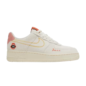Nike Wmns Air Force 1 '07 'Peace' Baskets Blanc/Voile/Corail blanchi/Flare solaire DQ7656 100
