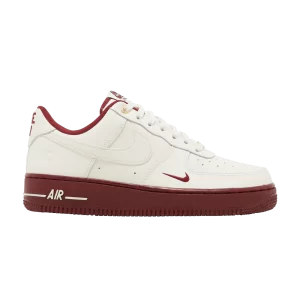 Nike Wmns Air Force 1 '07 SE '40th Anniversary – Sail Team Red' Voile/Or métallique/Noir/Rouge équipe DQ7582 100