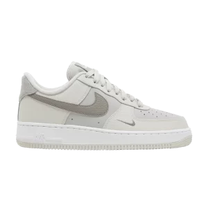 Nike Wmns Air Force 1 Low '07 'Moon Fossil' Marron clair/Minerai de fer clair/Blanc sommet/Fossil lunaire FB8483 100